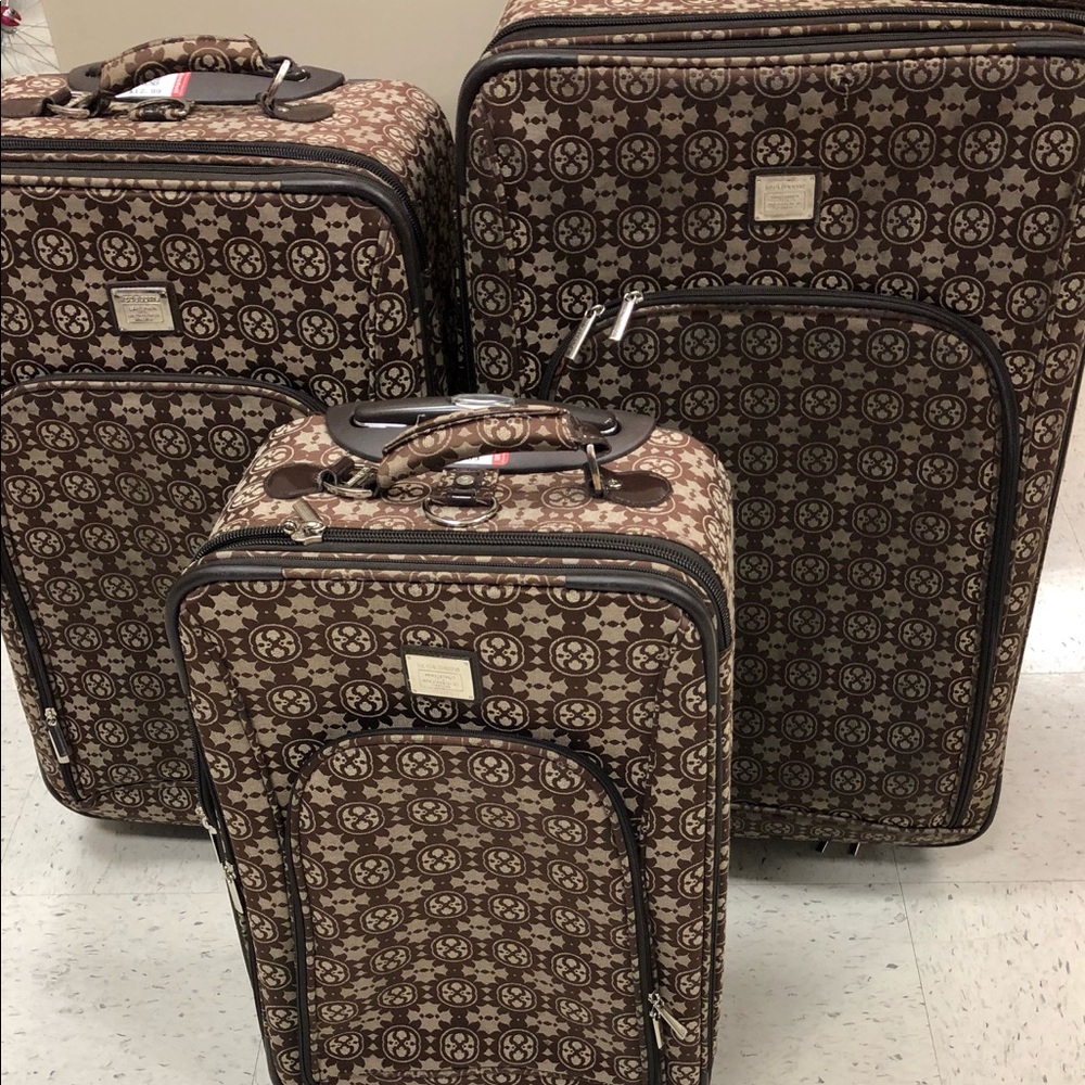 Liz Claiborne 3 pc luggage set